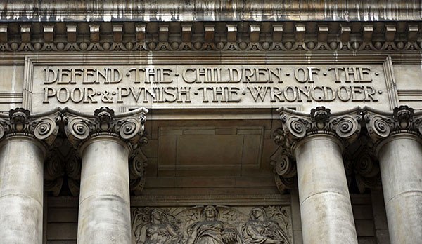 Inscription of The Old Bailey courthouse, London