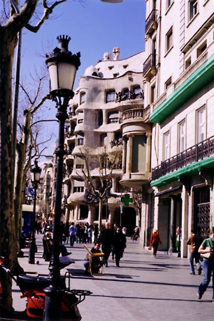 Passeio de Gracia is the street where both Casa Battlo and La Piedra are located.