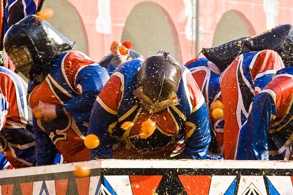 Soldiers being pelted with oranges during Carnevale d'Ivrea