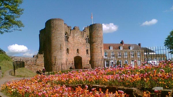 Tonbridge Castle in the spring