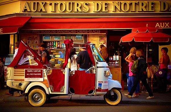 Tour car in Paris