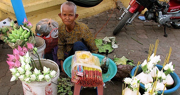 A flower seller in a Siam Reap market