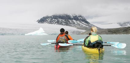 Kayaking couples in Norway