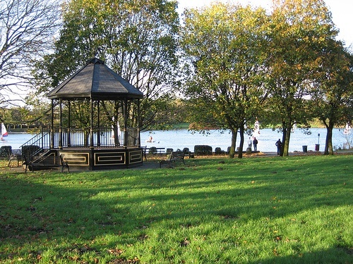 Yeadon Tarnfield Park in Leeds - photo by russelljsmith