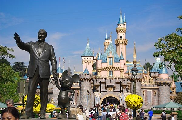 Disney statue and Princess castle, Disneyland