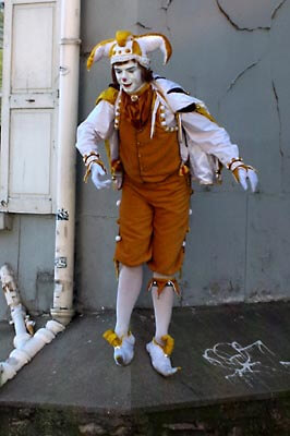 Right after we found the organ grinder in Montmartre, we spied a mime too.