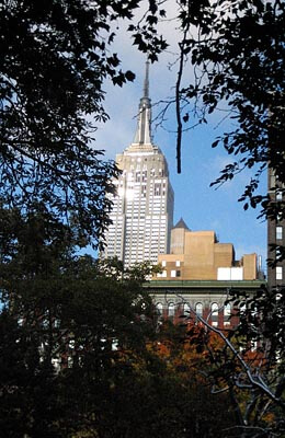 Simple shot of a New York skyscraper from Madison Square Garden.