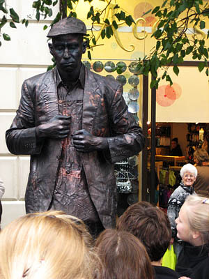 This is the best living statue street performer I've ever seen in London.